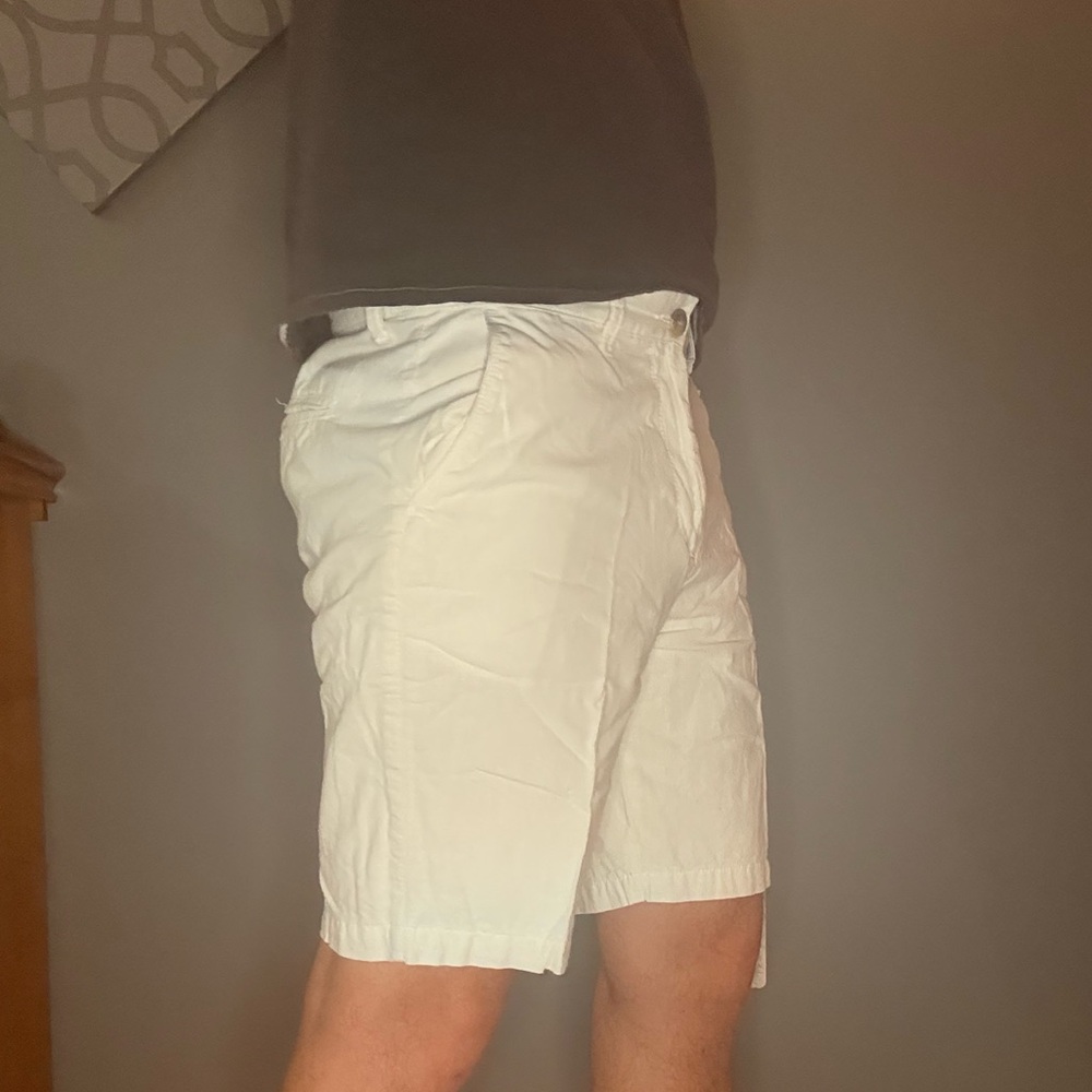 Old Navy Men's White Casual Shorts - Picture 2 of 3